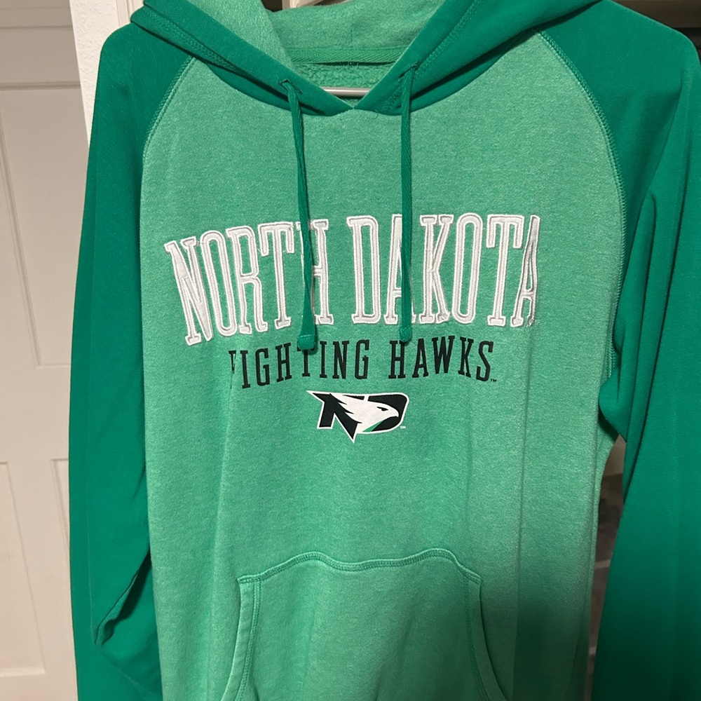 North Dakota Fighting Hawks Green Hoodie